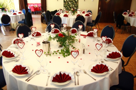 eingedeckter Tisch für Hochzeit im Raum Bremen